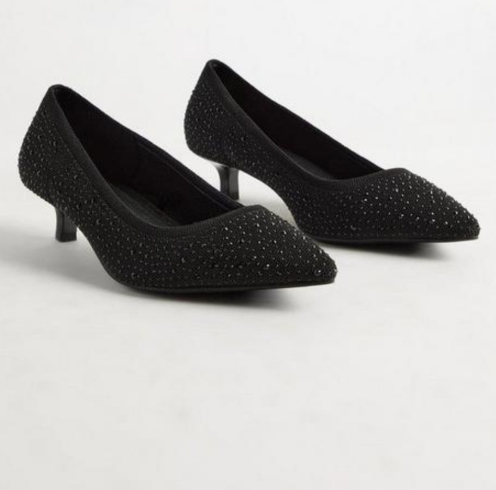Torrid sz 8 ww studded kitten heels